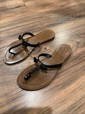 Tory Burch Black Patent Leather Bow Thong Sandals Well Worn size 6.5